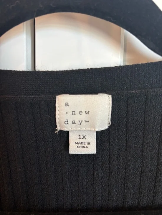 1X Classic V-Neck Ribbed Button-Front Sweater Cardigan - Black - Picture 4 of 4